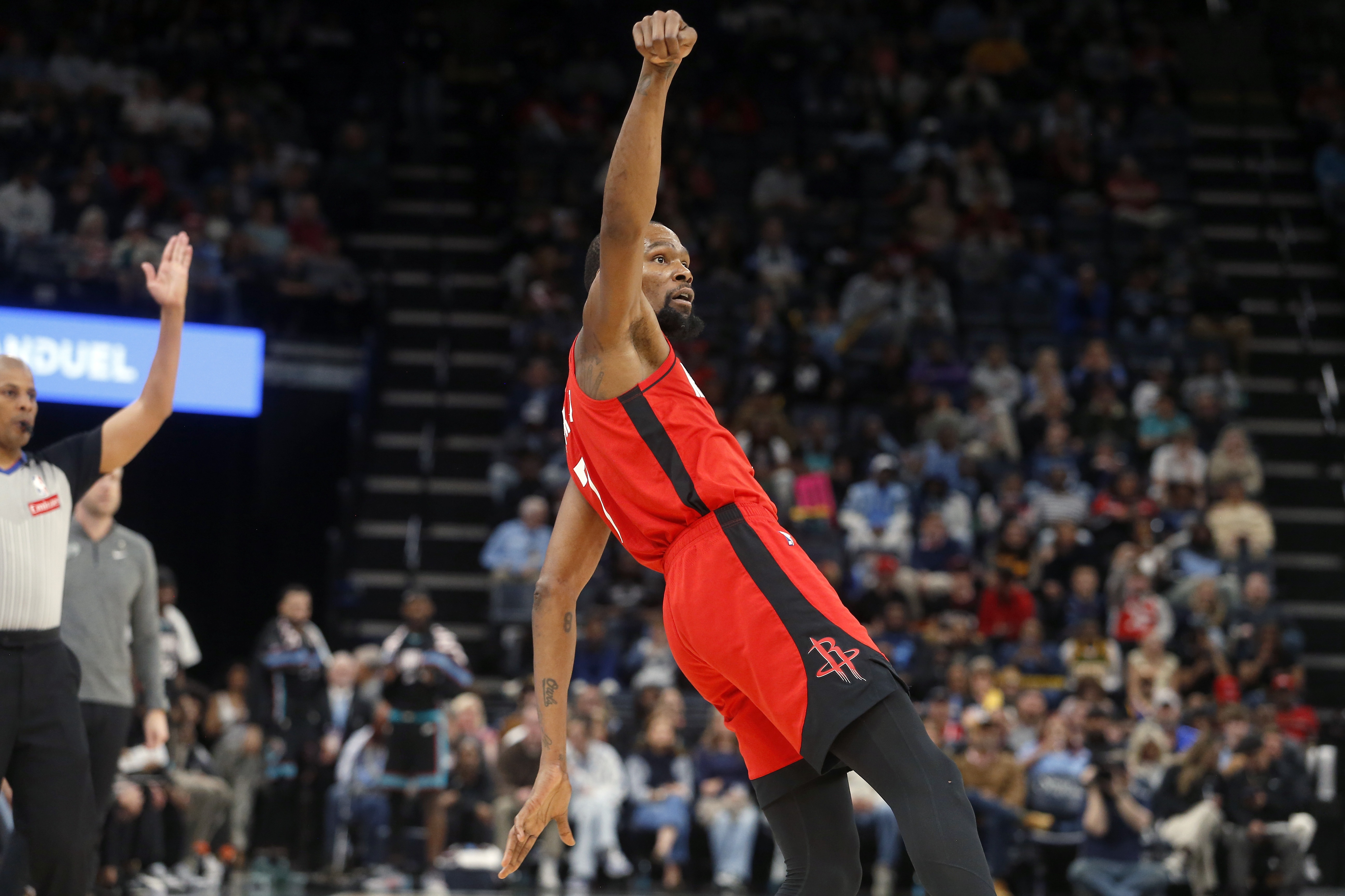 开云官网APP-杜兰特最近5场场均28.4分5.2板7.4助 投篮命中率52.7% 三分41.7%